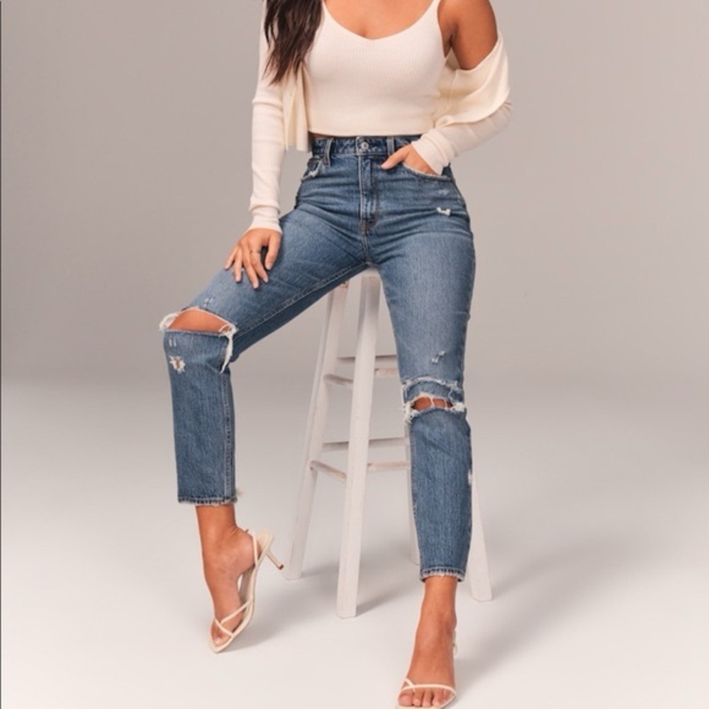 A+F| High Rise Distressed Ankle Mom Jean